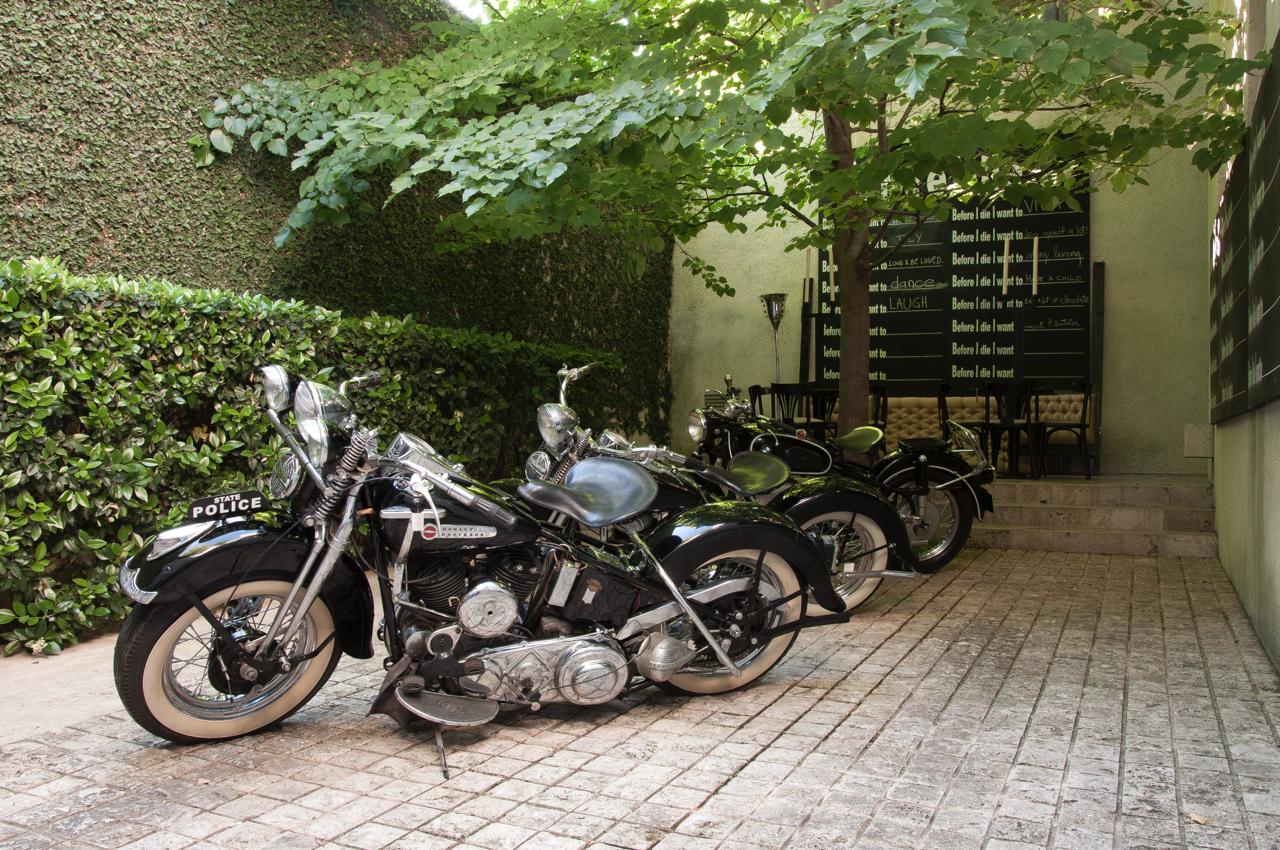 Motos